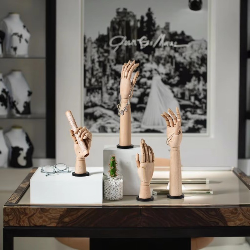 Body Jewelry In Store - Masif Ahşap El Manevrası, Takı Yüzük
