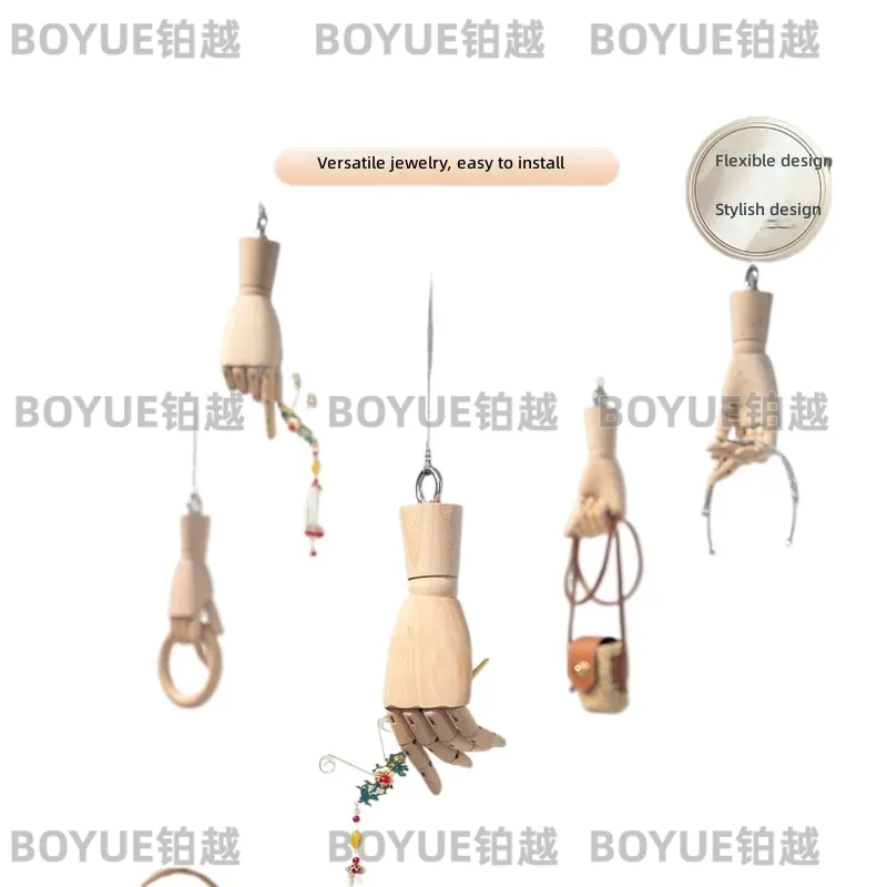 Body Jewelry In Store - Masif Ahşap El Modeli Yüzük Teşhir